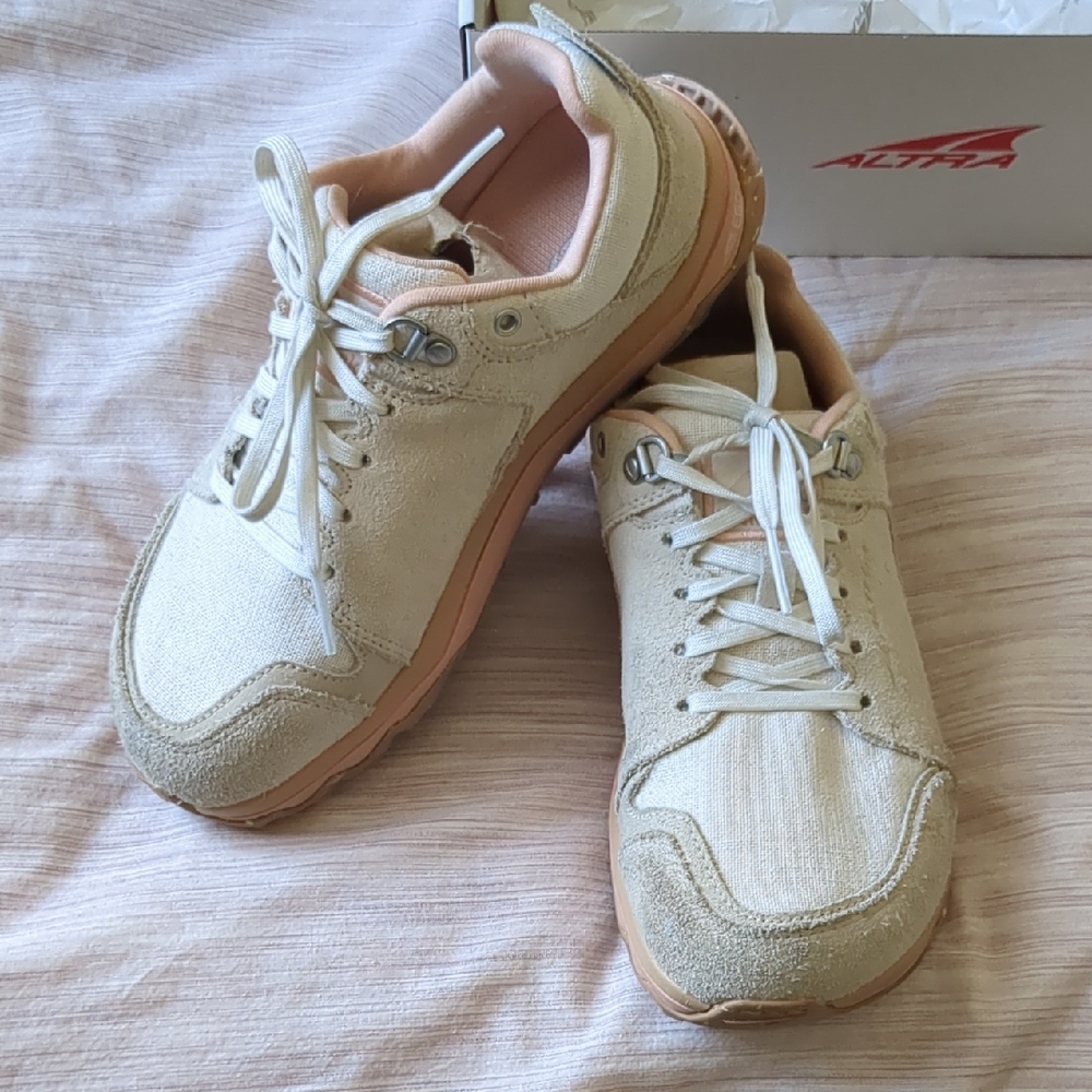 Women's 7/38 Altra Lone Peak Alpine In Sand